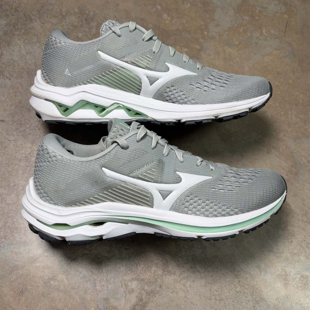 Mizuno Wave Inspire 17 Shoes Womens Sz 7.5 Gray Running Comfort Walking Sneakers